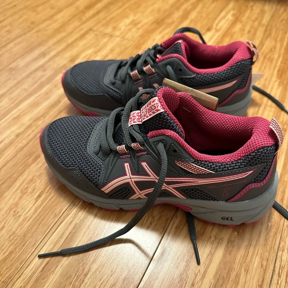 Asics kids sneakers size 2 - Picture 1 of 4